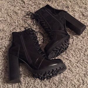 NEW ,  Moto Booties zipper.